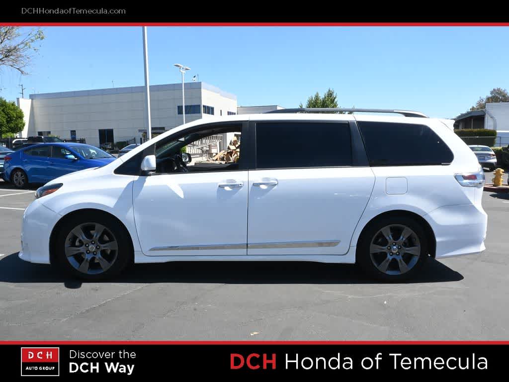 Thumbnail: 2016 Toyota Sienna - 4