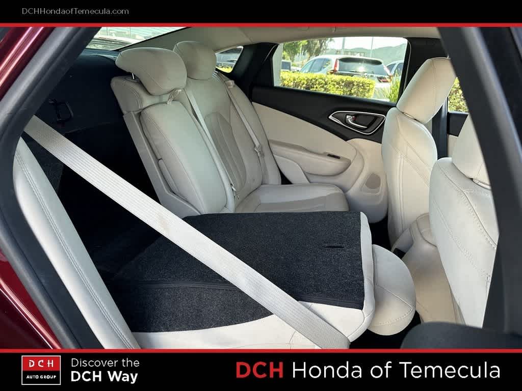 2015 Chrysler 200 Limited 22