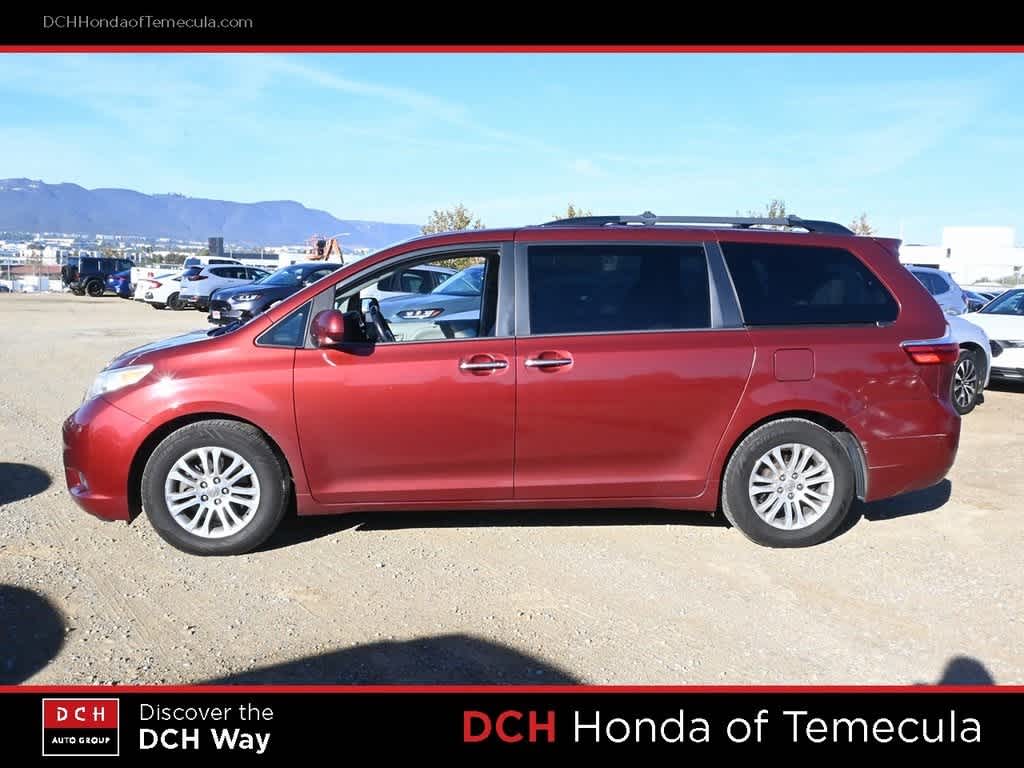 Thumbnail: 2016 Toyota Sienna - 4