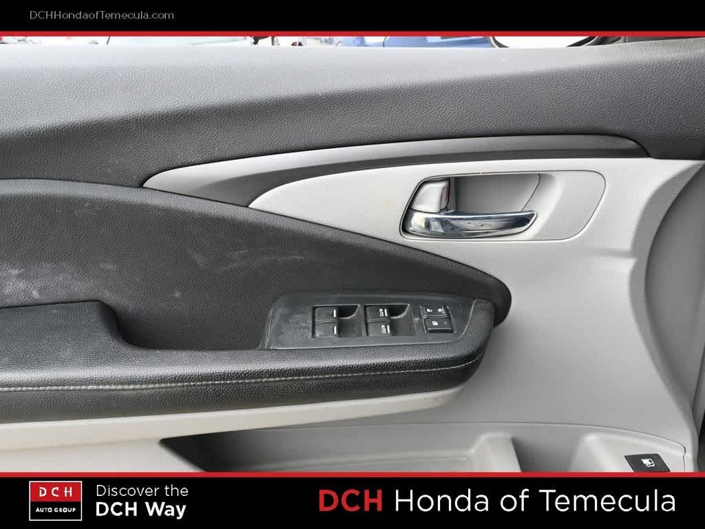 Thumbnail: 2017 Honda Ridgeline - 16