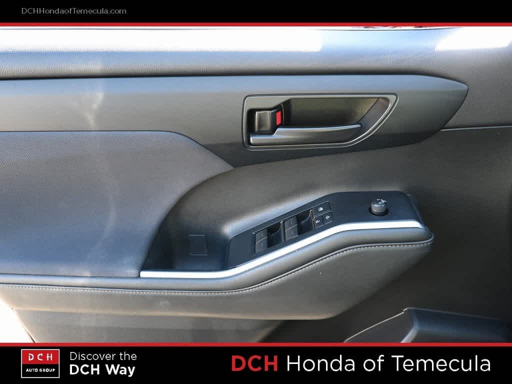 Thumbnail: 2021 Toyota Highlander - 16