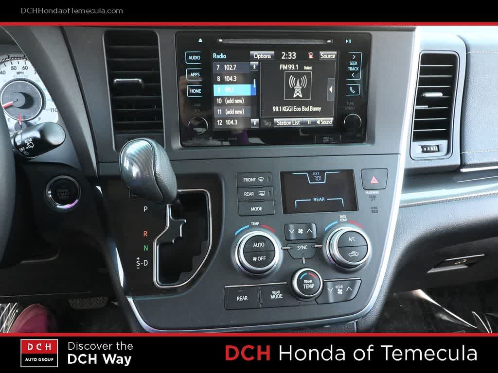 Thumbnail: 2016 Toyota Sienna - 12