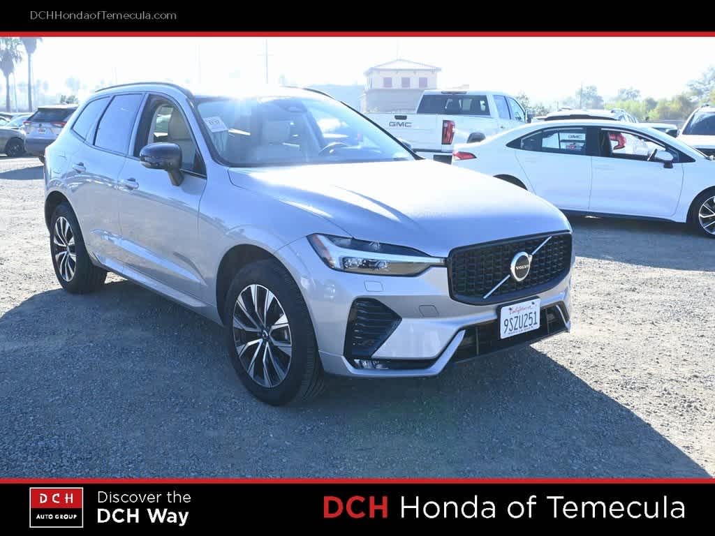 2025 Volvo XC60 Core photo 3
