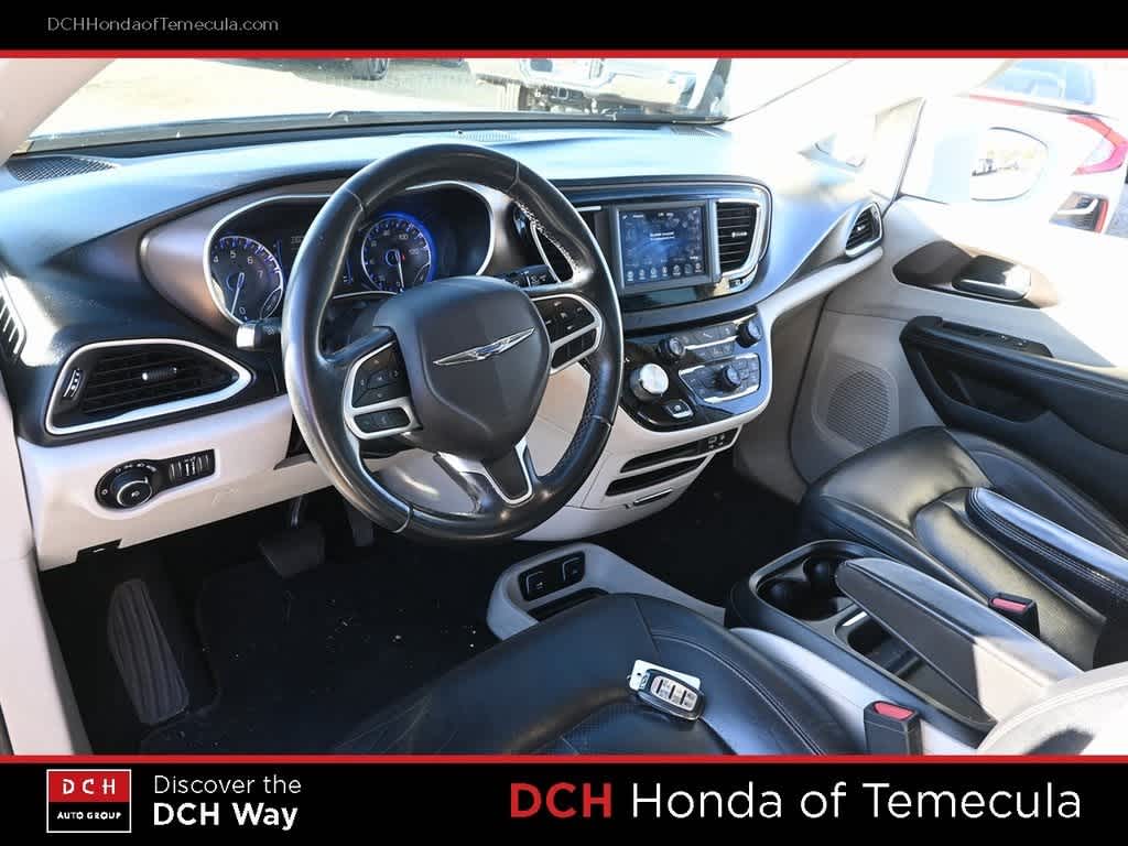 Thumbnail: 2018 Chrysler Pacifica - 8