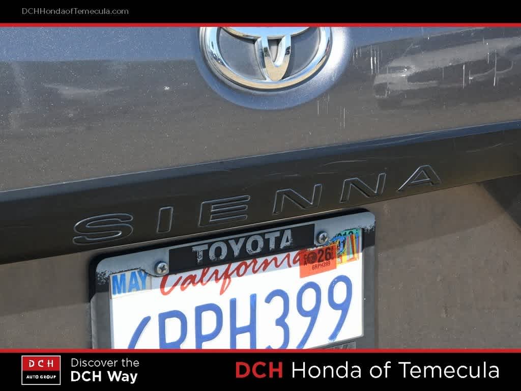 Thumbnail: 2011 Toyota Sienna - 7