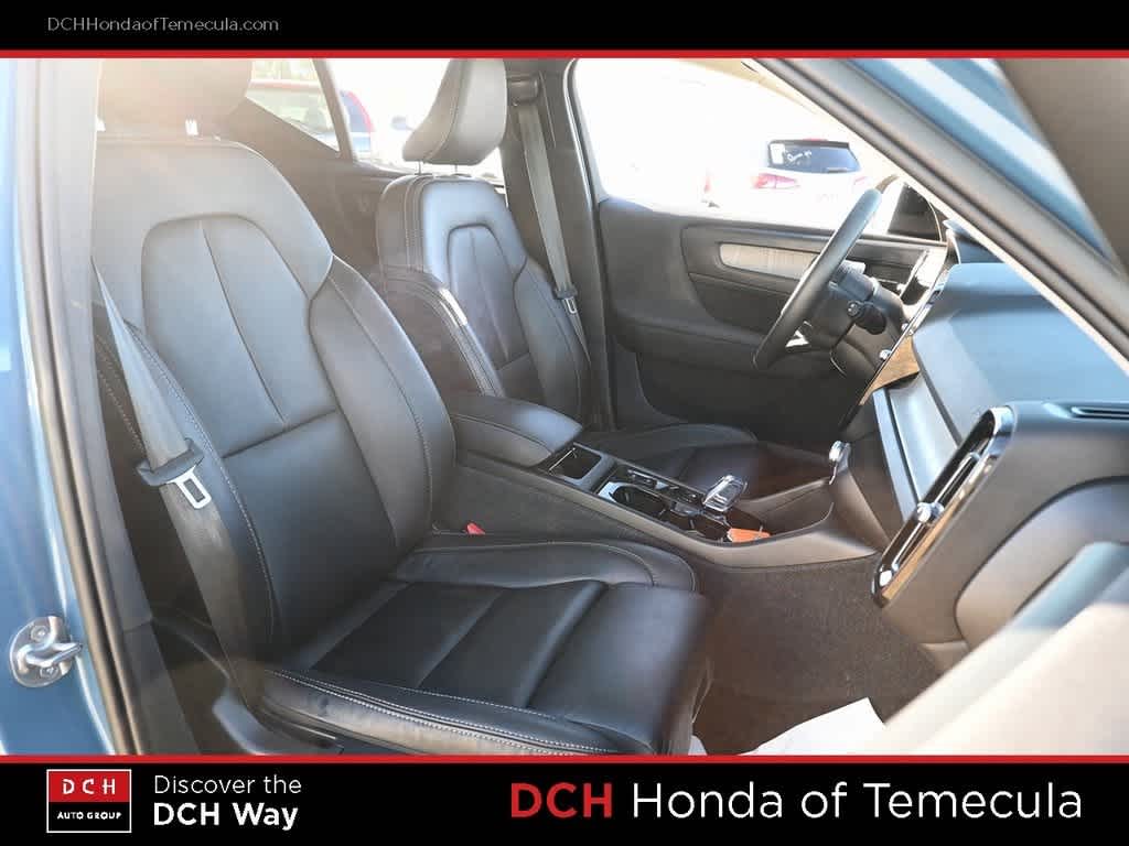 Thumbnail: 2023 Volvo XC40 - 20