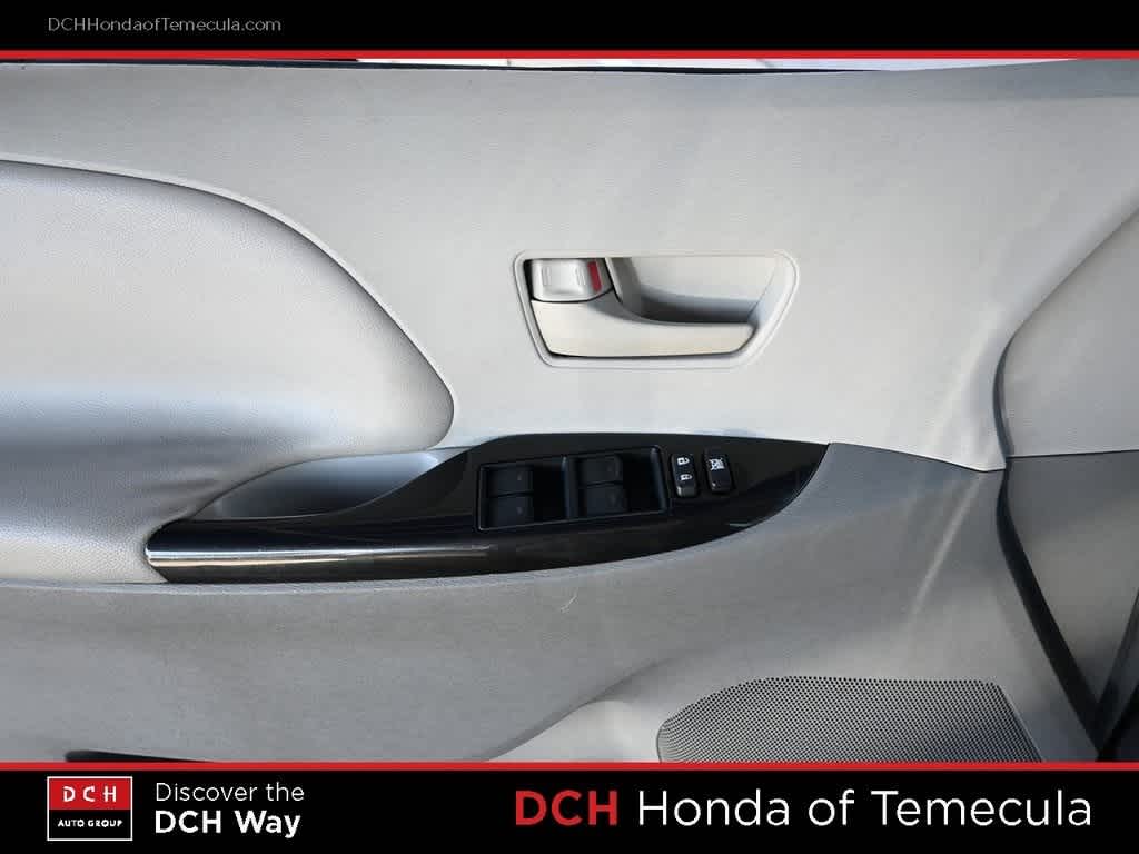 Thumbnail: 2011 Toyota Sienna - 15