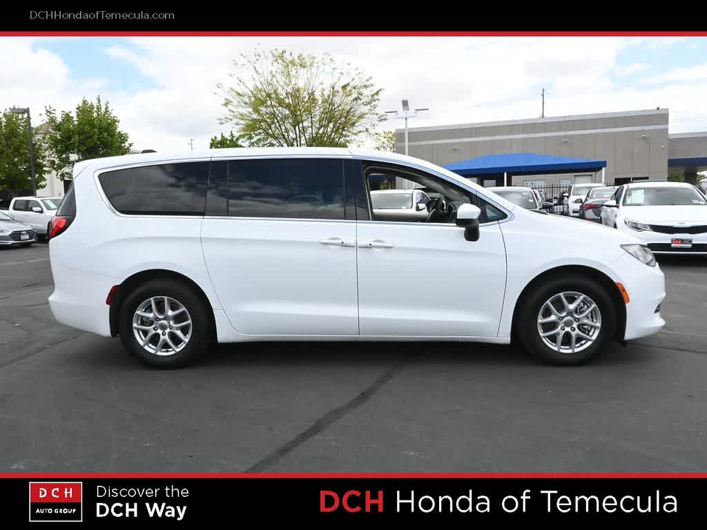 Thumbnail: 2022 Chrysler Voyager - 4