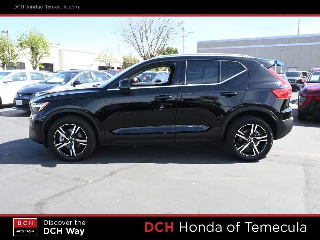 Thumbnail: 2023 Volvo XC40 - 4