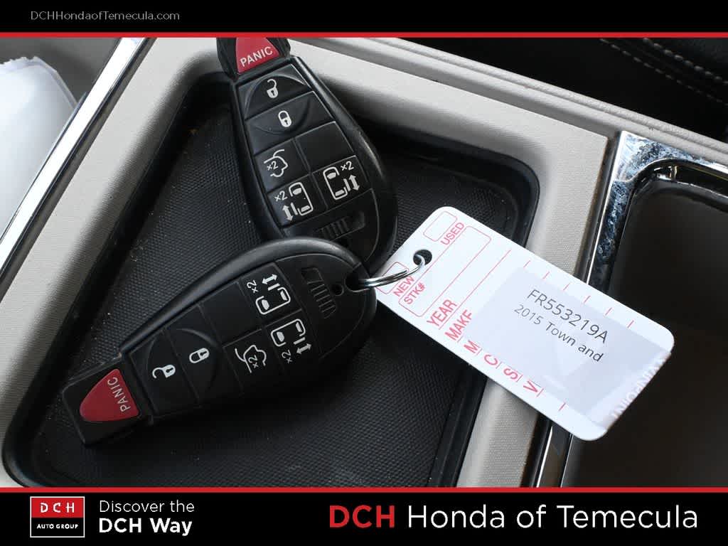 Thumbnail: 2015 Chrysler Town & Country - 8