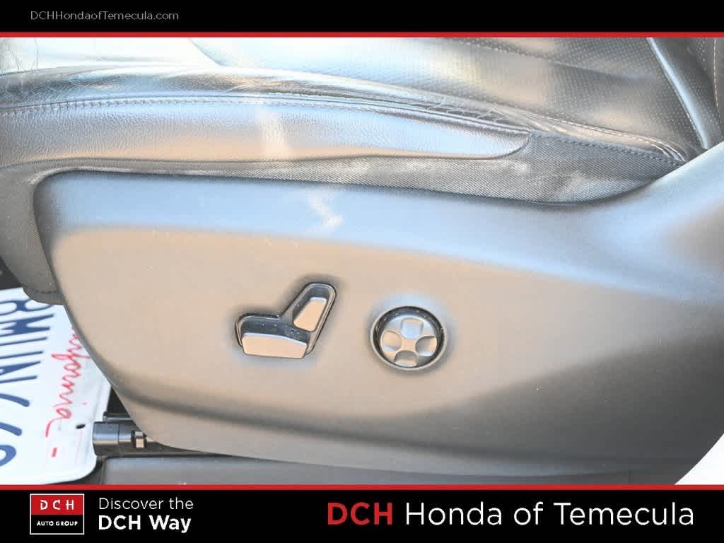 Thumbnail: 2018 Chrysler Pacifica - 16