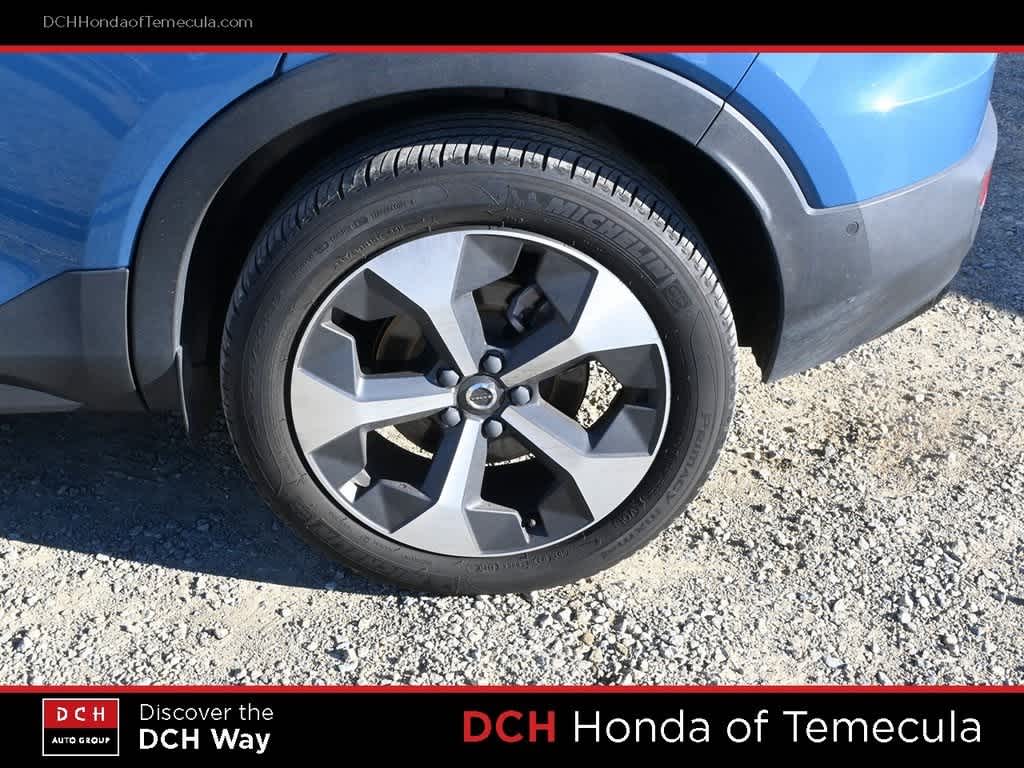 Thumbnail: 2023 Volvo XC40 - 22