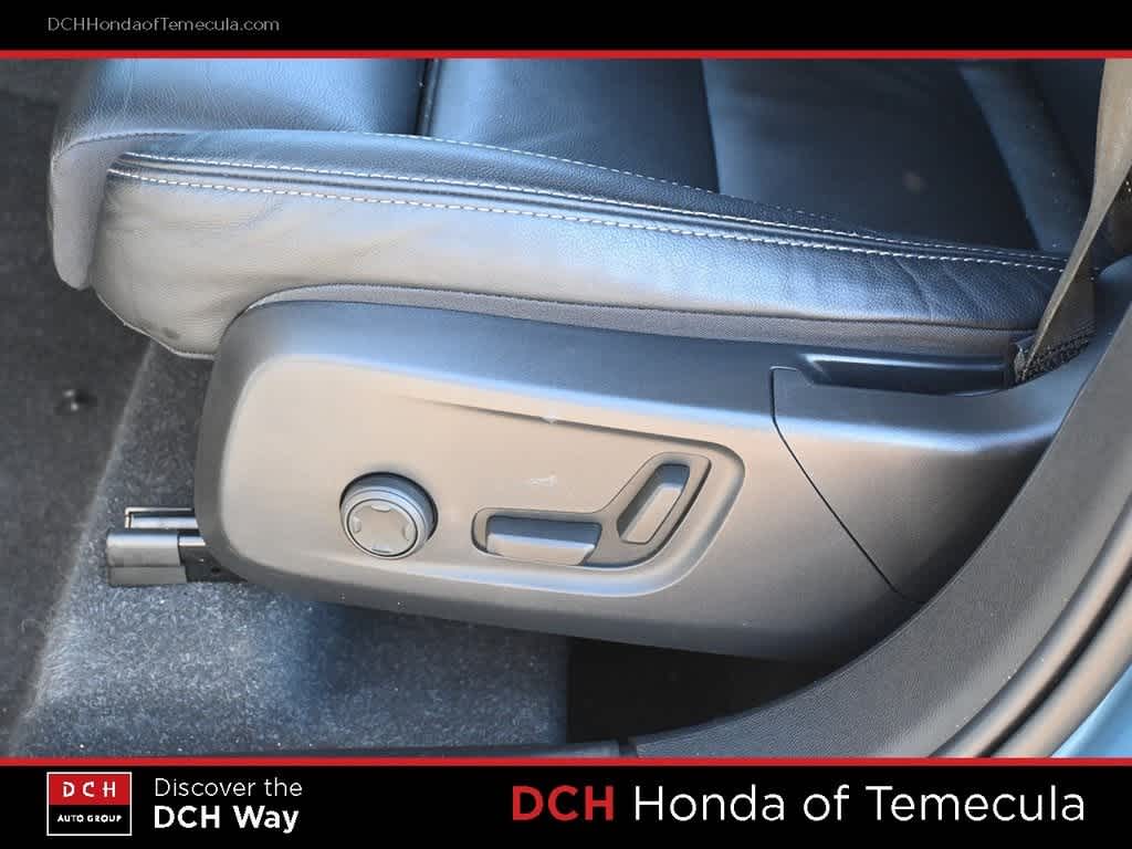 Thumbnail: 2023 Volvo XC40 - 16