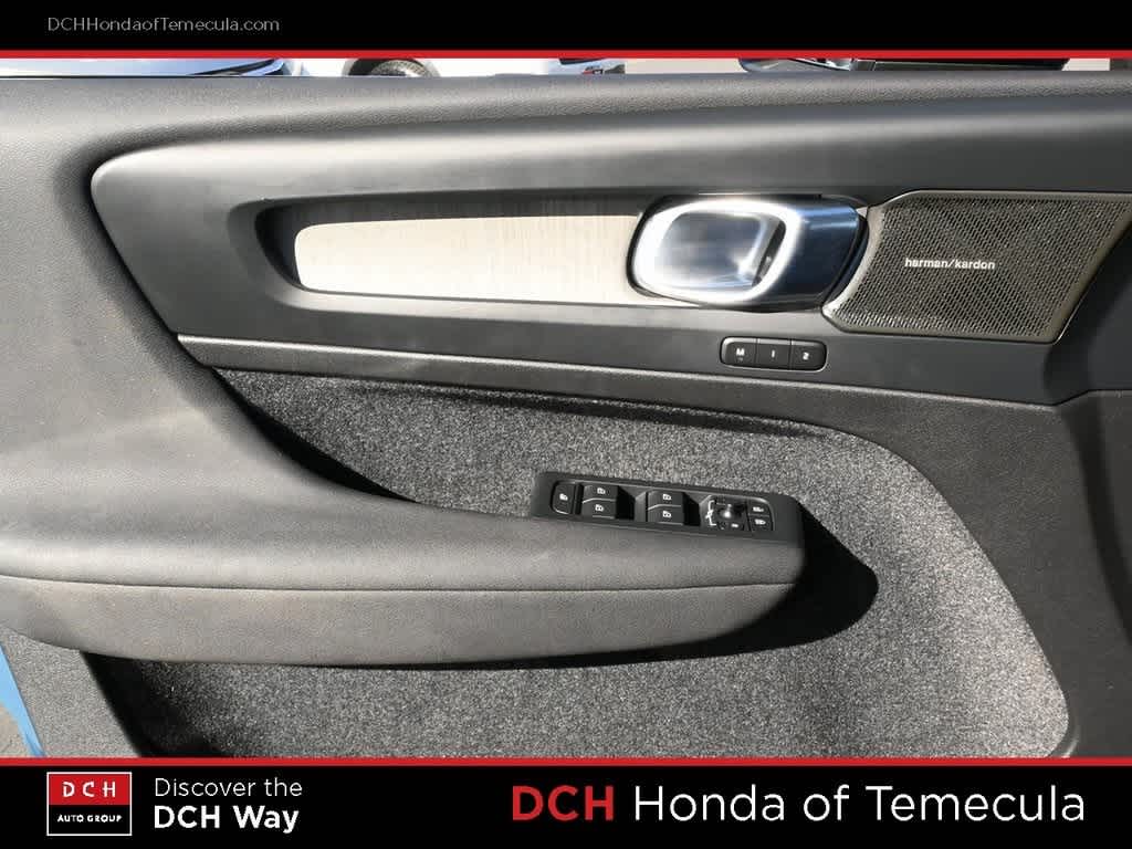 Thumbnail: 2023 Volvo XC40 - 16