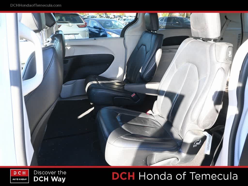 Thumbnail: 2018 Chrysler Pacifica - 18