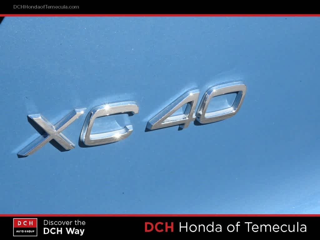 Thumbnail: 2023 Volvo XC40 - 7