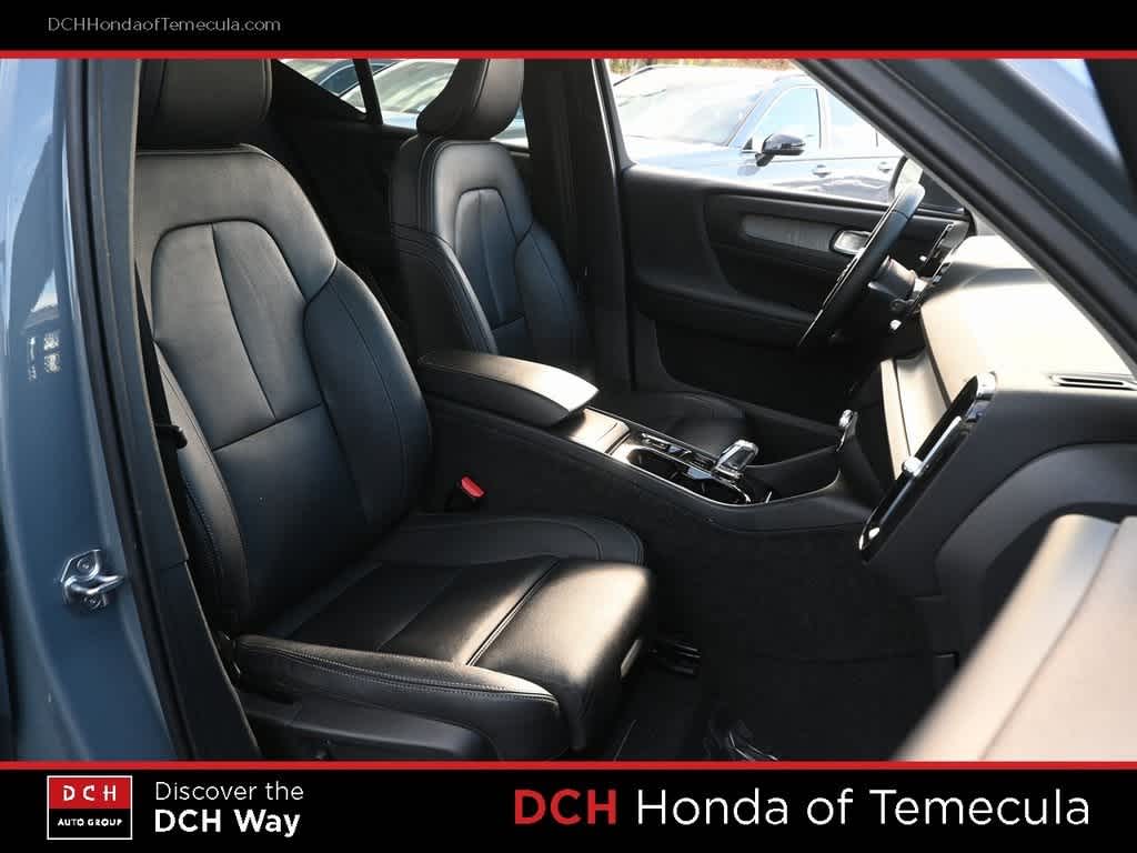 Thumbnail: 2021 Volvo XC40 - 21