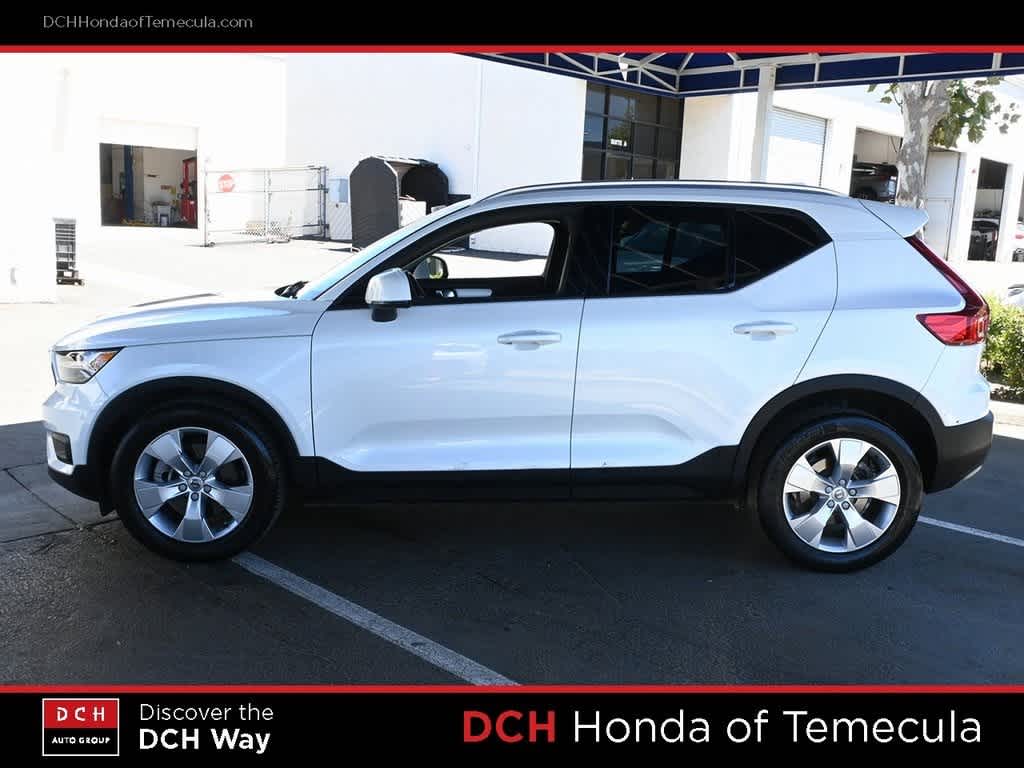 Thumbnail: 2021 Volvo XC40 - 4