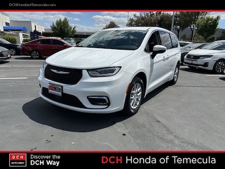 2023 Chrysler Pacifica Touring L Van Passenger Van