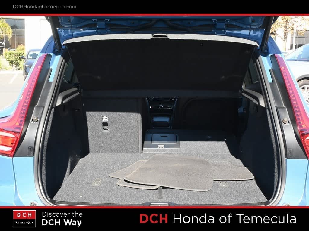 Thumbnail: 2023 Volvo XC40 - 22