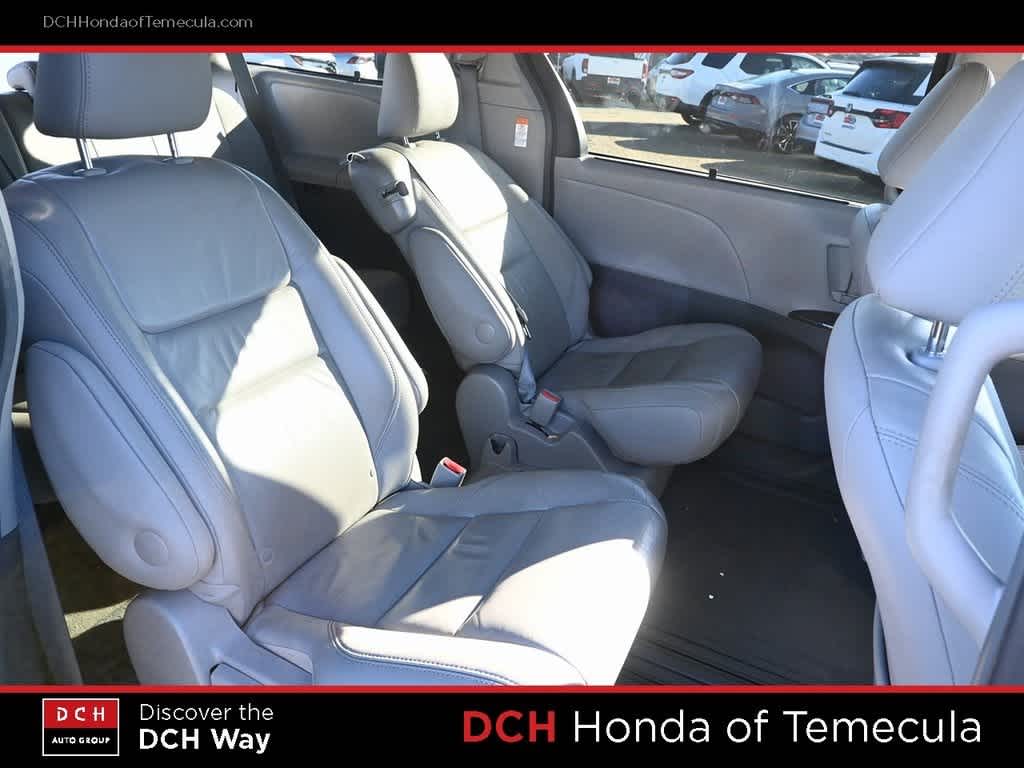 Thumbnail: 2016 Toyota Sienna - 19