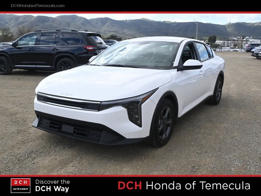 2025 Kia K4 LXS's photo