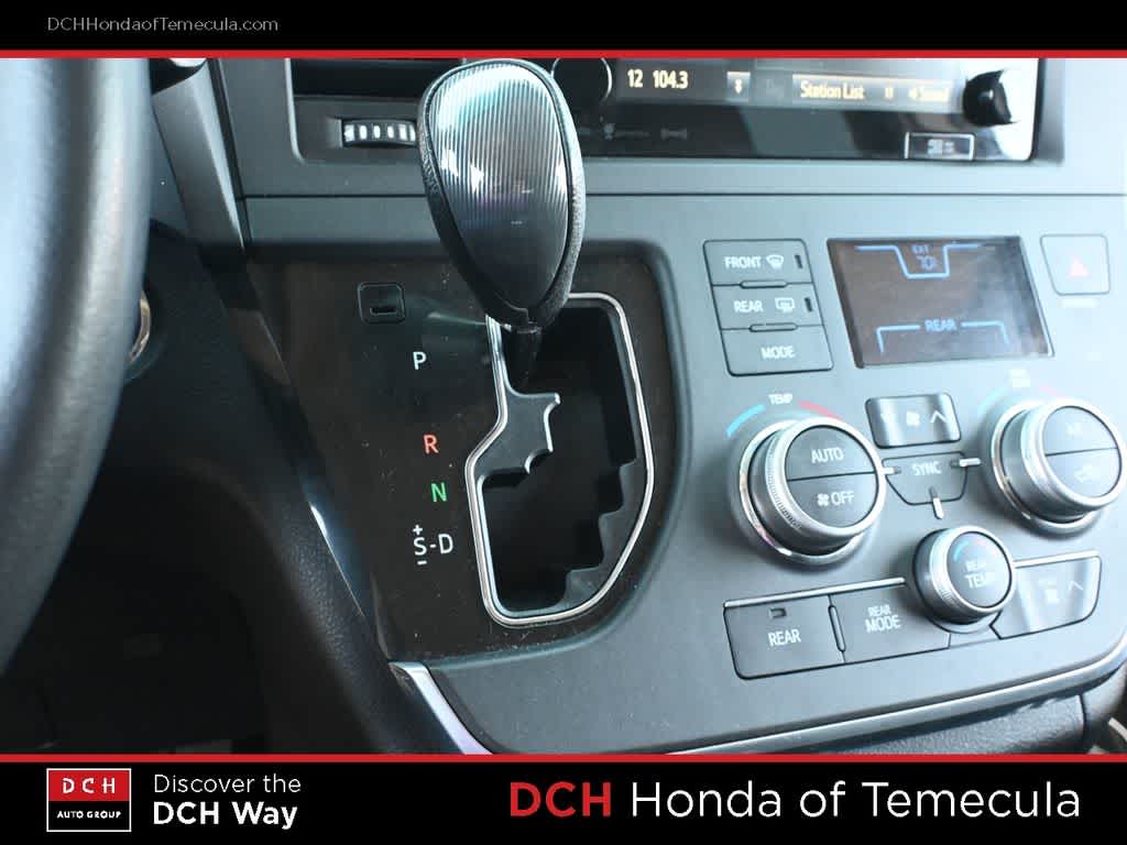 Thumbnail: 2016 Toyota Sienna - 11