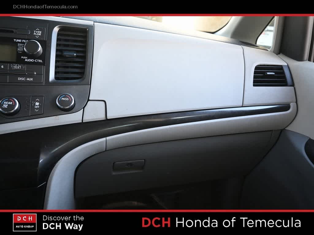 Thumbnail: 2011 Toyota Sienna - 13