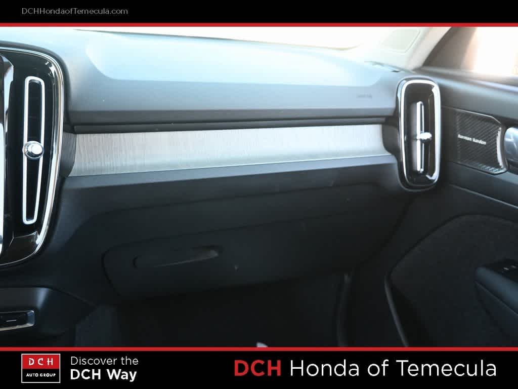 Thumbnail: 2023 Volvo XC40 - 13