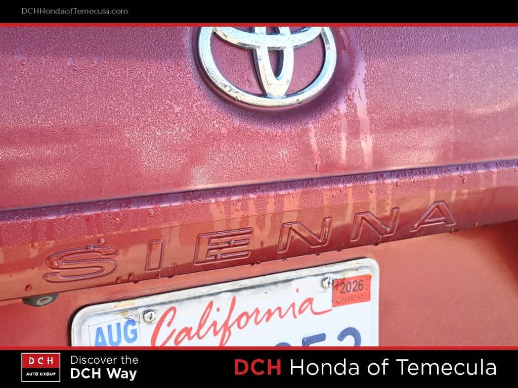 Thumbnail: 2016 Toyota Sienna - 7