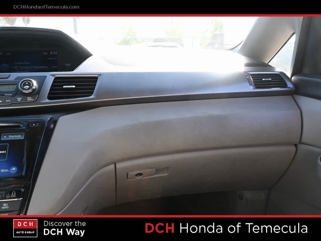 2017 Honda Odyssey SE 13