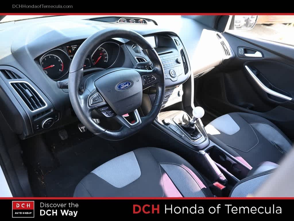 Thumbnail: 2016 Ford Focus - 8