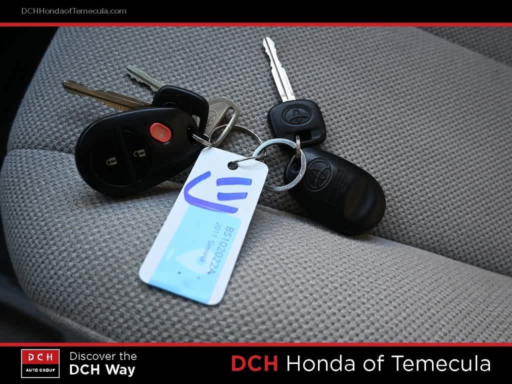 Thumbnail: 2011 Toyota Sienna - 14