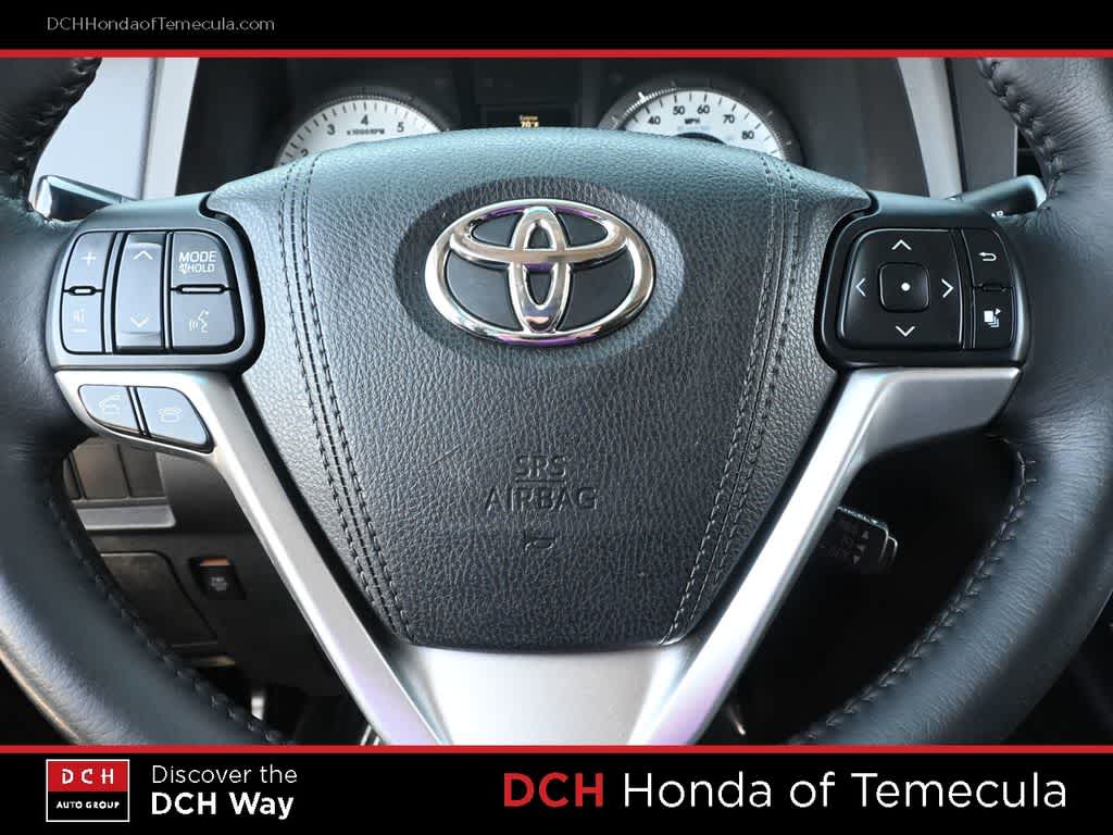 Thumbnail: 2016 Toyota Sienna - 9