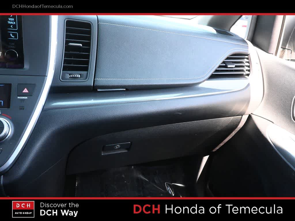 Thumbnail: 2016 Toyota Sienna - 14