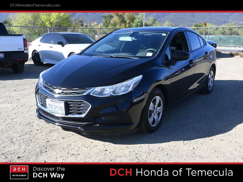 2017 Chevrolet Cruze LS — photo 1 of 10