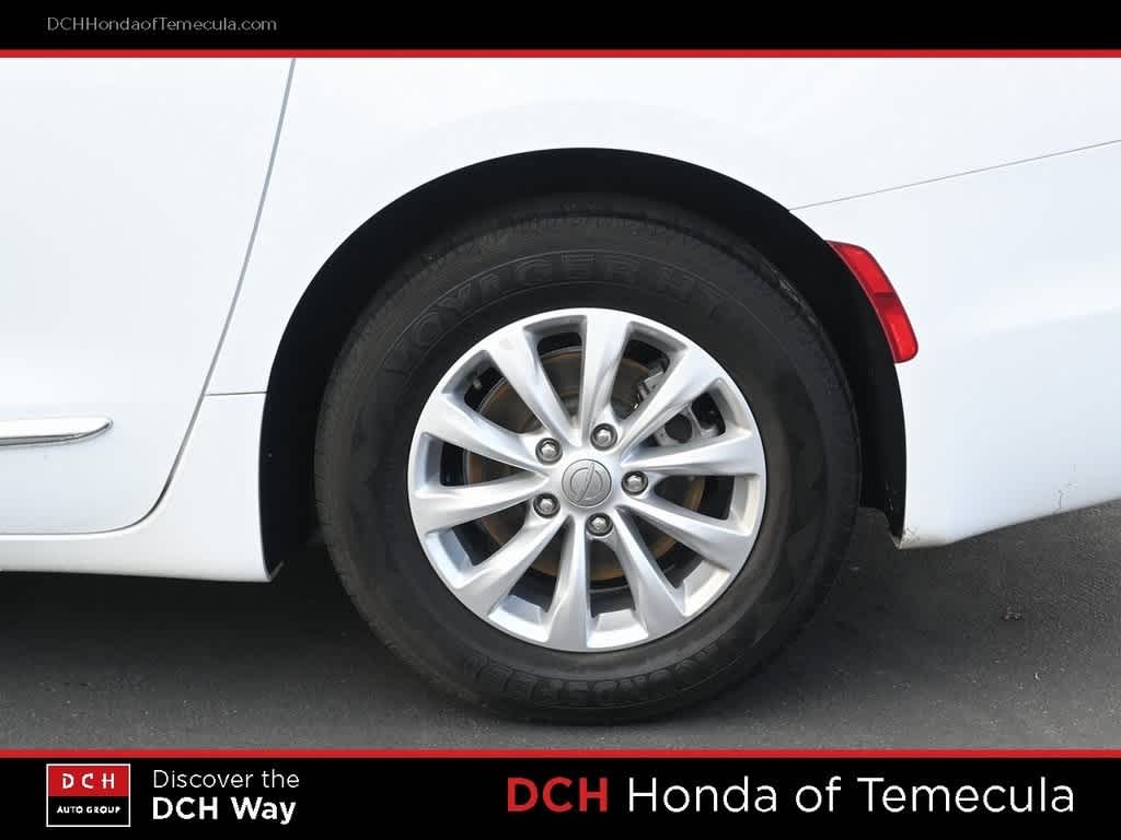 Thumbnail: 2018 Chrysler Pacifica - 23