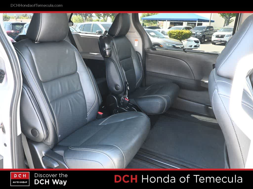 Thumbnail: 2016 Toyota Sienna - 21