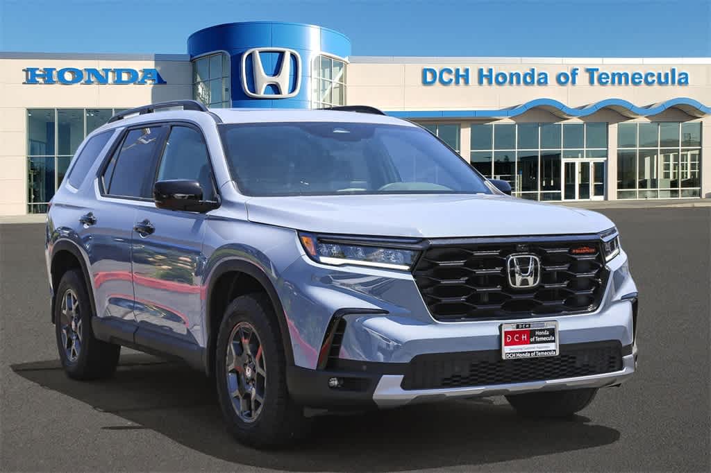 2025 Honda Pilot TrailSport photo 2