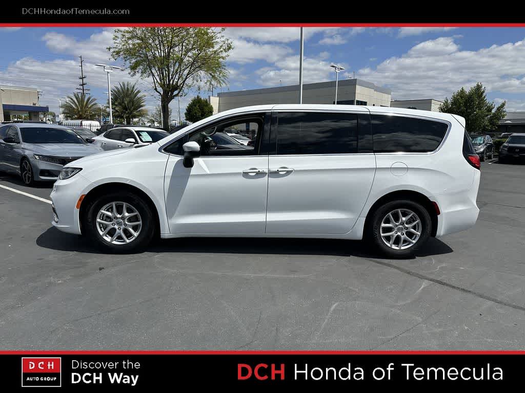 Thumbnail: 2023 Chrysler Pacifica - 4