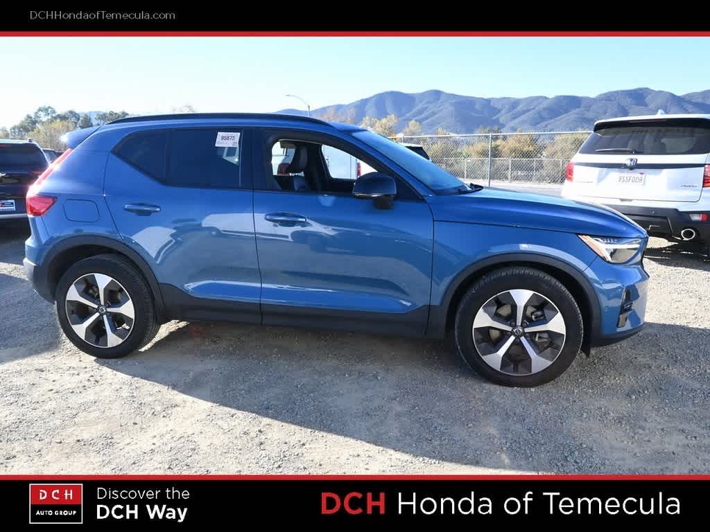 Thumbnail: 2023 Volvo XC40 - 5