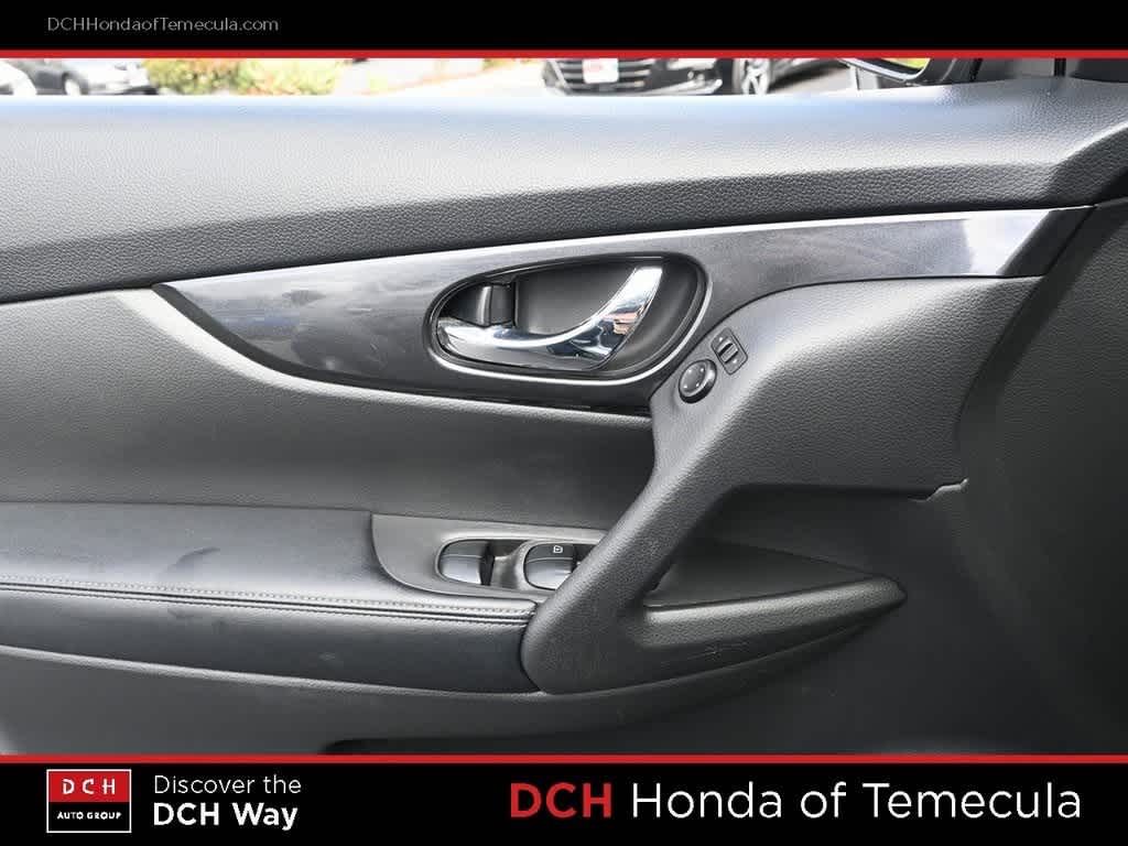 Thumbnail: 2020 Nissan Rogue - 16