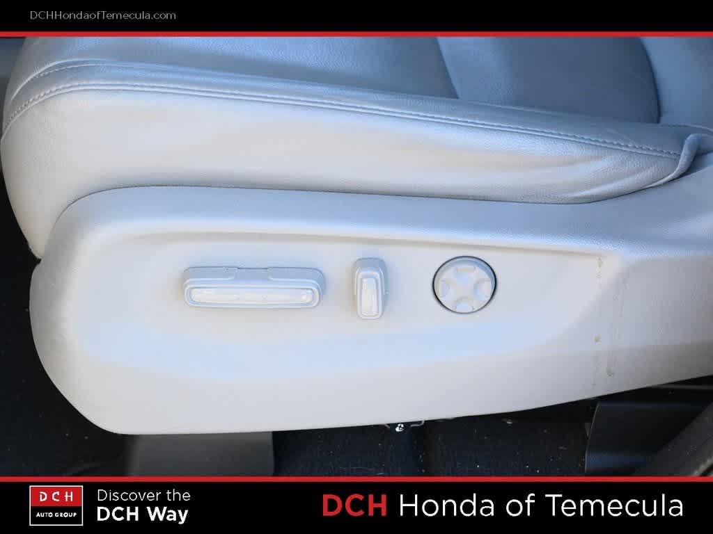 Thumbnail: 2018 Honda Odyssey - 16