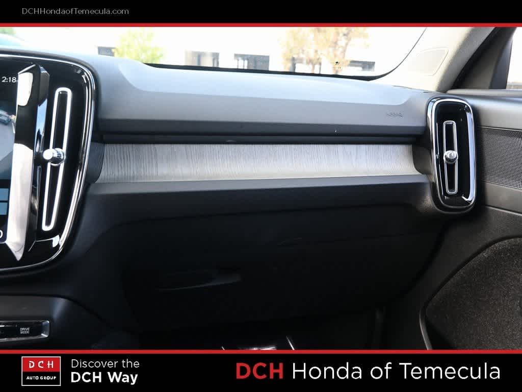 Thumbnail: 2021 Volvo XC40 - 14