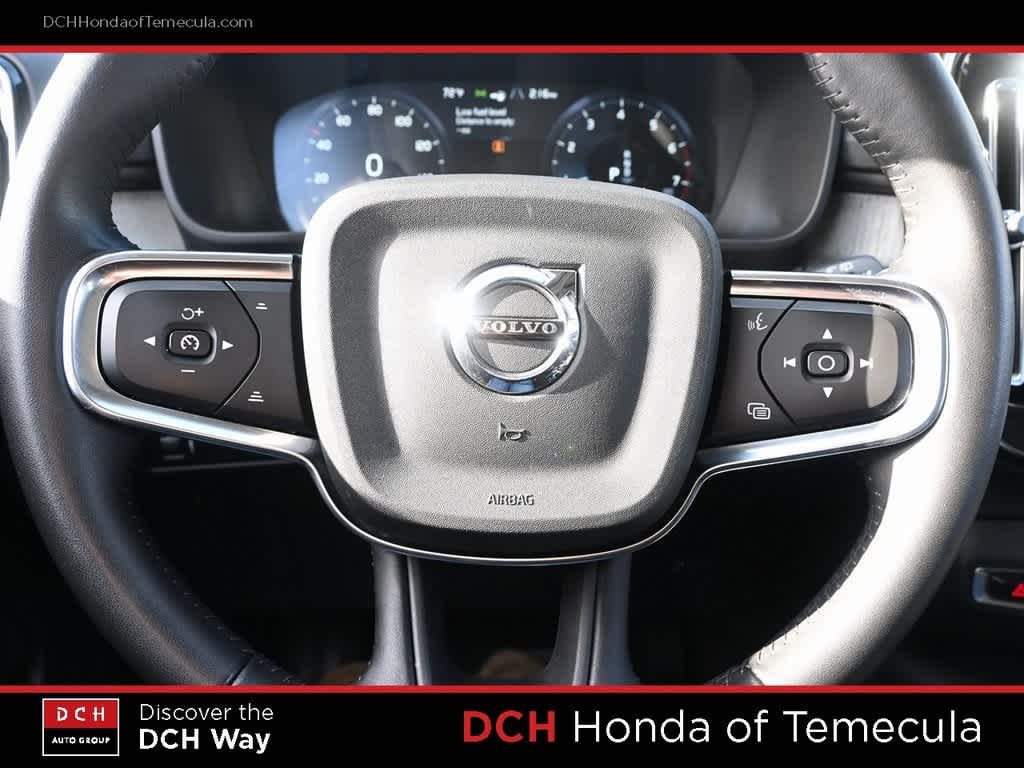 Thumbnail: 2021 Volvo XC40 - 9