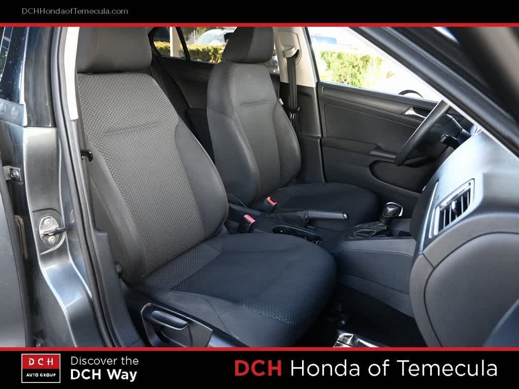 Thumbnail: 2011 Volkswagen Jetta - 19