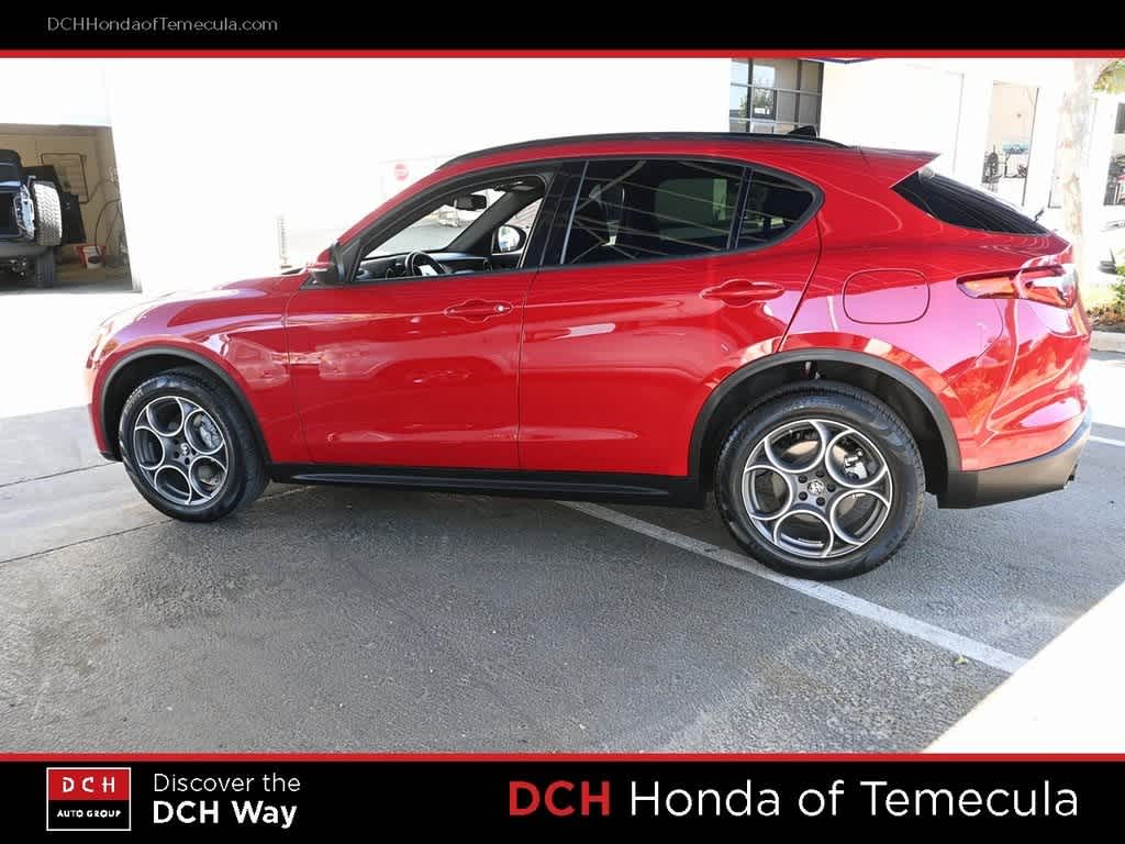 Thumbnail: 2023 Alfa Romeo Stelvio - 4