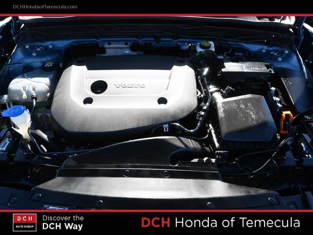 Thumbnail: 2023 Volvo XC40 - 25