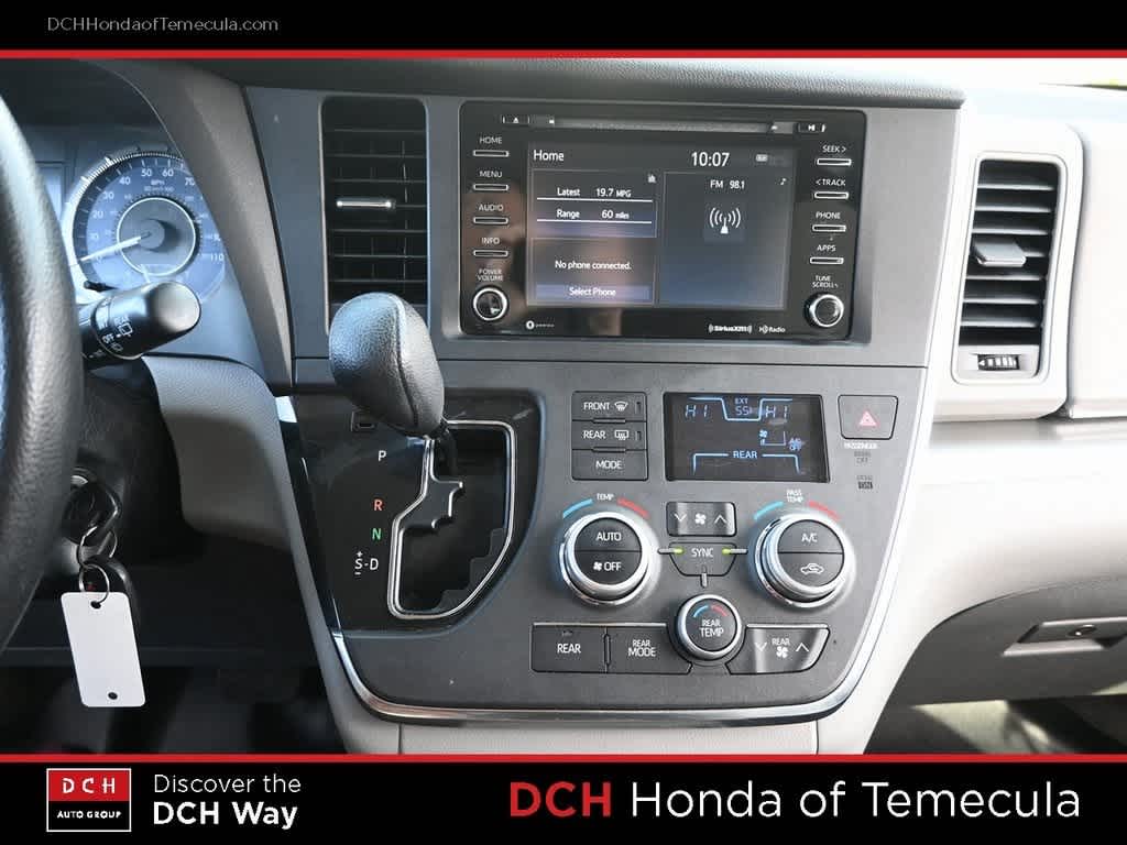 Thumbnail: 2018 Toyota Sienna - 11
