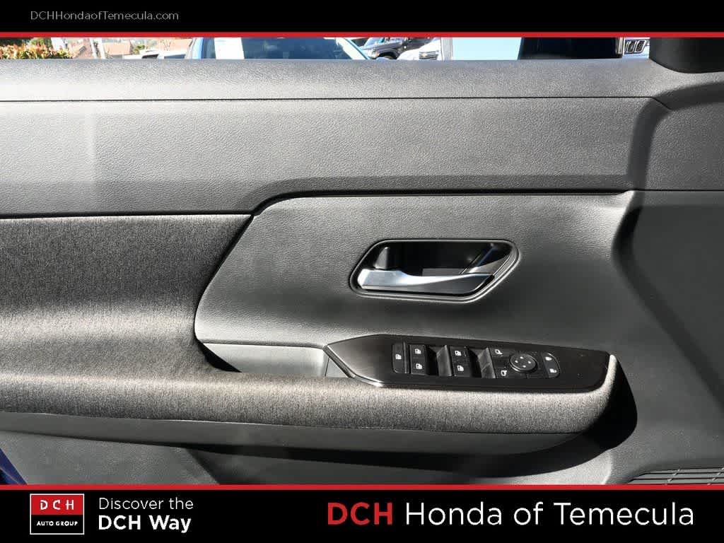 Thumbnail: 2025 Nissan Kicks - 16